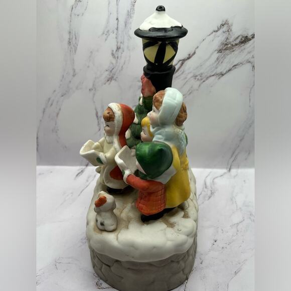 Vintage carolers with puppy wind up music box with light - Picture 11 of 13